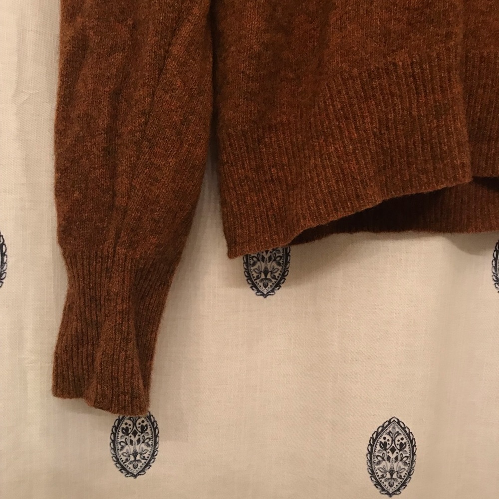 100% Wool V-Neck Sweater - Picture 2 of 4
